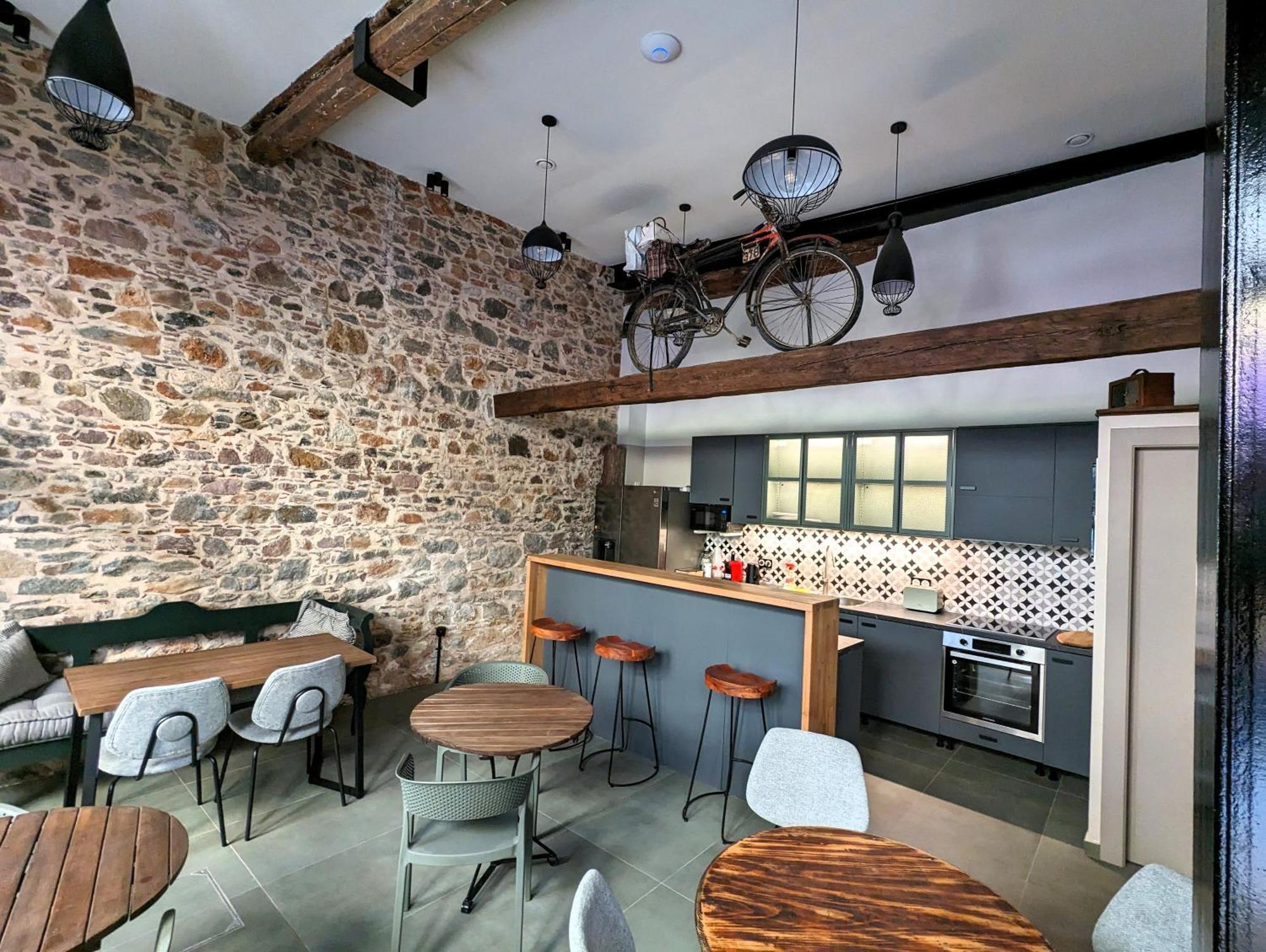 Hostel Issa Lesvos Mytilíni Exterior foto