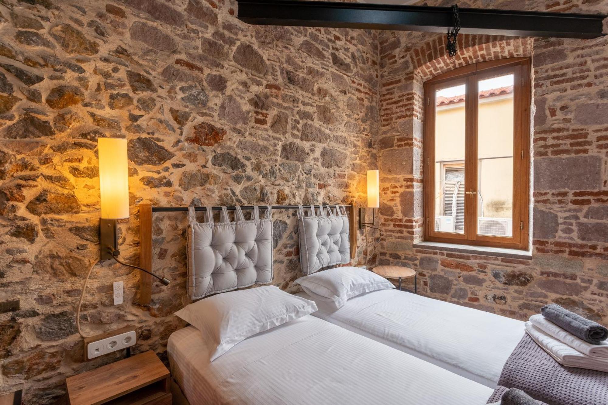 Hostel Issa Lesvos Mytilíni Exterior foto
